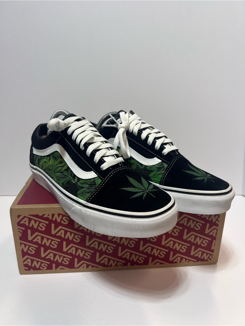 Vans “Cannabis leaf” Old Skool Low-Top Sneakers Mens size 9/ Women’s 10.5